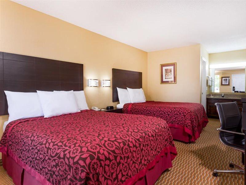 Days Inn By Wyndham Simpsonville Exterior foto