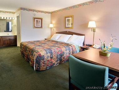 Days Inn By Wyndham Simpsonville Quarto foto